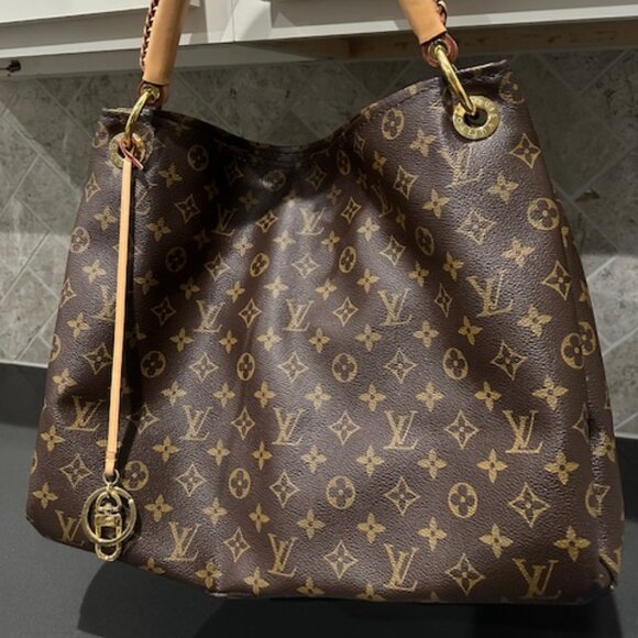 Authentic Louis Vuitton Artsy MM Mongogram - Picture 1 of 15